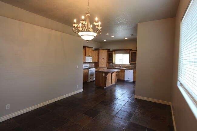 Building Photo - Spacious 3-Bed, 2-Bath Home with Open Floor Plan and Premium Amenities