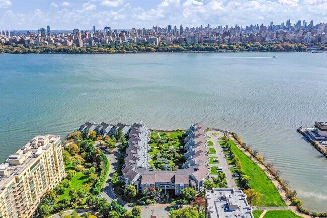 Building Photo - 14A Riverview Cir