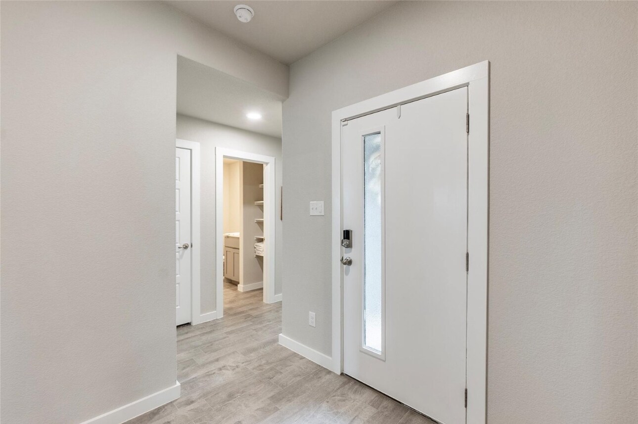 Building Photo - 1533 Forest Park Dr