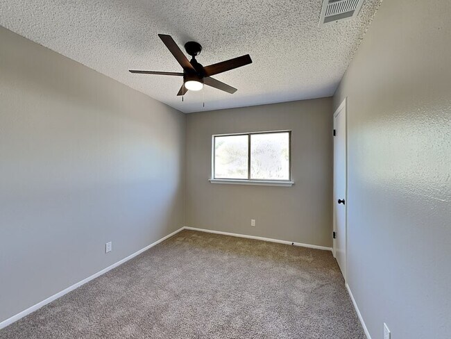 Building Photo - 8011 Manderly Pl