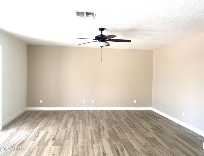 Building Photo - 1013 W Sandra Ter