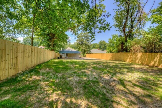 Building Photo - 498 Lundee St