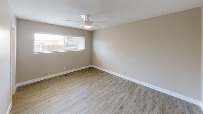 Building Photo - 6BD/2.5BA, Amazing Yard! (Lease out, pending signatures. Check back in a few days!)