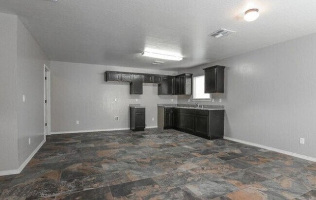 Building Photo - Center Way Apartments Townhomes