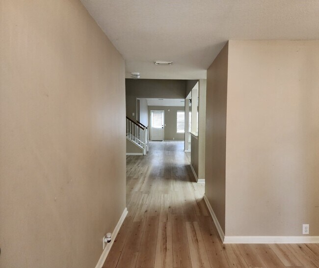 Building Photo - 2725 Foster Hill Dr