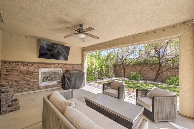 Building Photo - Elegant 5-Bedroom Henderson Home in the Heart of Green Valley