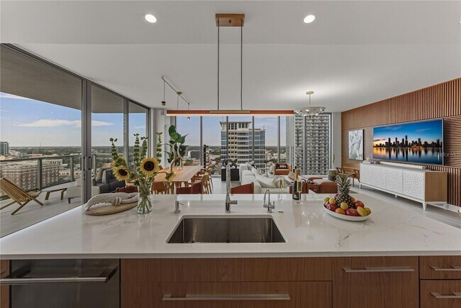 Building Photo - 275 1st Ave S