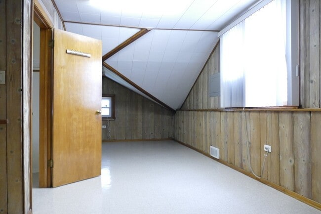 Building Photo - 2423 Elm St