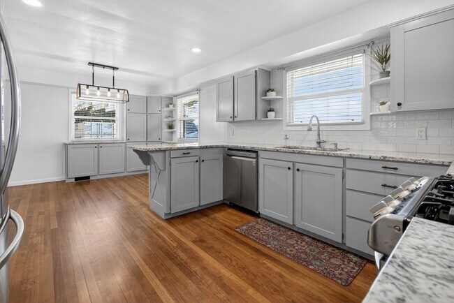 Building Photo - Stunning 4 bed + office, 4 bath rental home in Damascus!