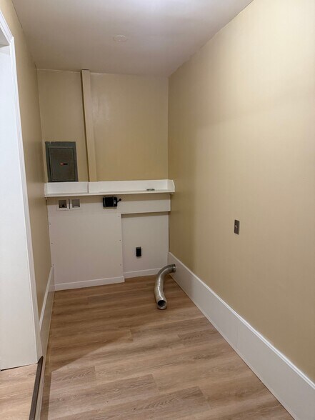 Building Photo - 1722 Maple Ln