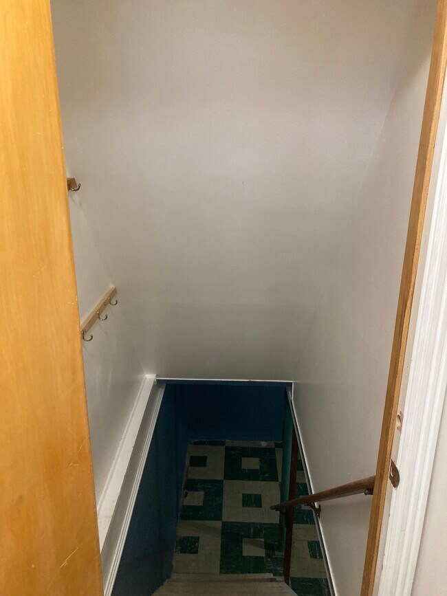 Building Photo - 2401 Bristol Rd