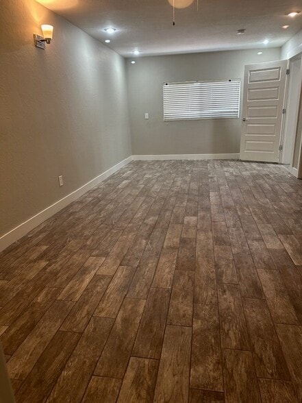 Building Photo - 1416 E Del Rio Dr