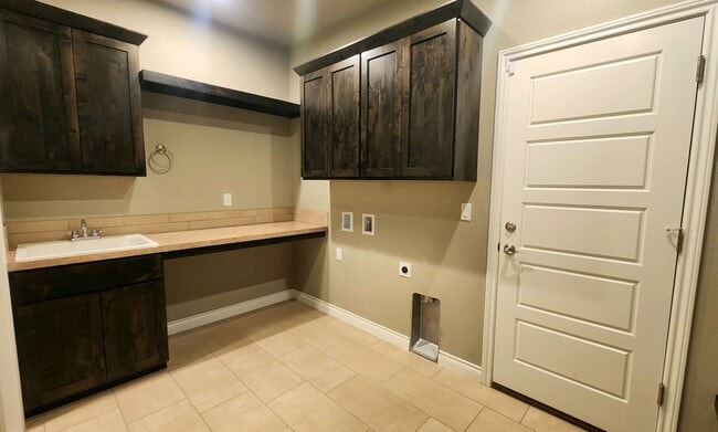 Building Photo - Amazing patio home for lease