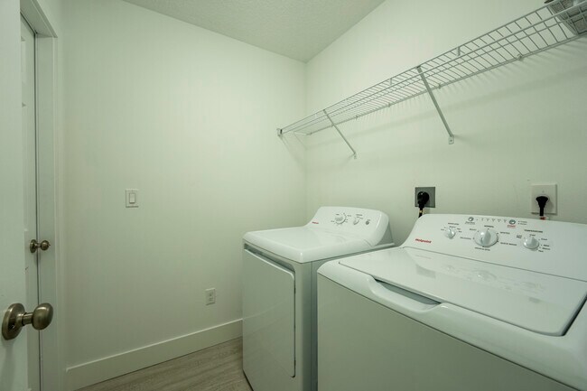 Building Photo - 7304 Miramar Ave