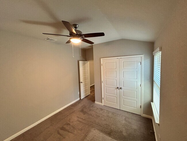 Building Photo - Contemporary 4-bedroom, 3-bathroom