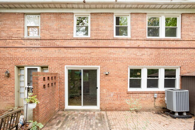 Building Photo - 8524 Manchester Rd