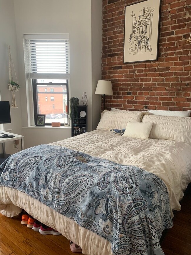 Building Photo - 7 Gorham St