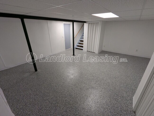 Building Photo - Spacious Split-Level Home in Columbia Stat...