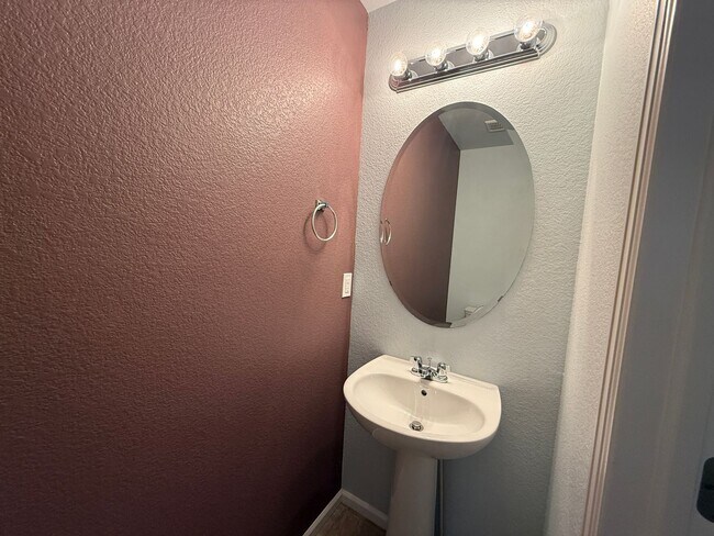 Building Photo - 3 Bed, 3 Bath Home in Forrest Meadows! – M...