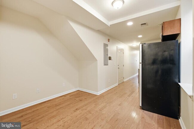 Building Photo - 2238 N Park Ave