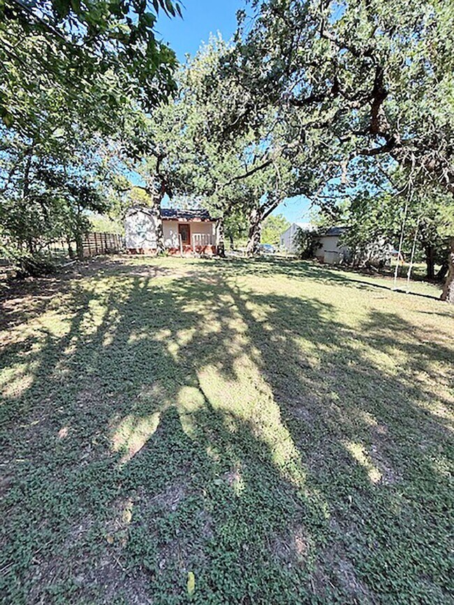 Building Photo - NIce 2 Bdrm 1 Bath Home near UNT and I-35E...