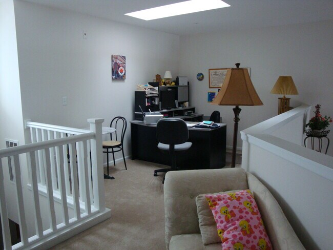 loft (office) - 2514 85th Dr NE