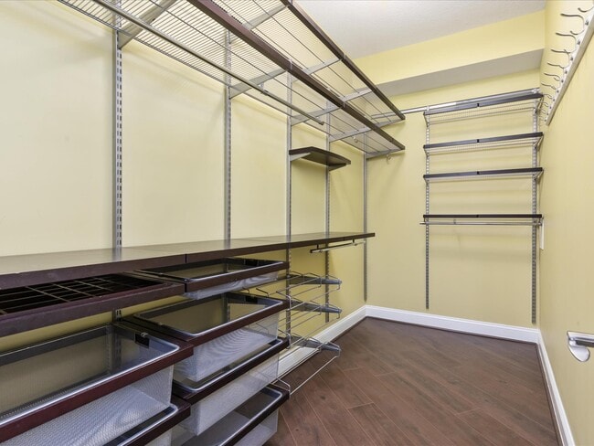 Building Photo - 1390 Kenyon St NW