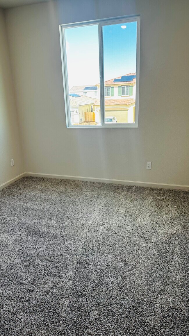 Building Photo - 3078 Feather Rd