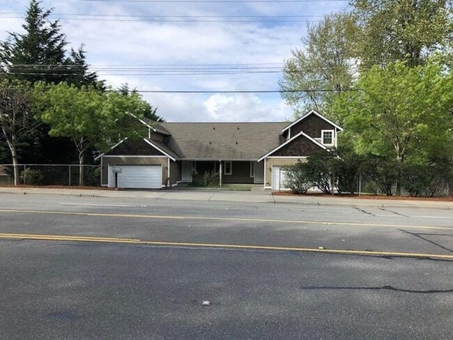 Building Photo - Kent Duplex