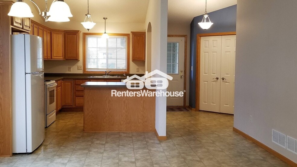 Building Photo - 64 Crown Pointe Curve