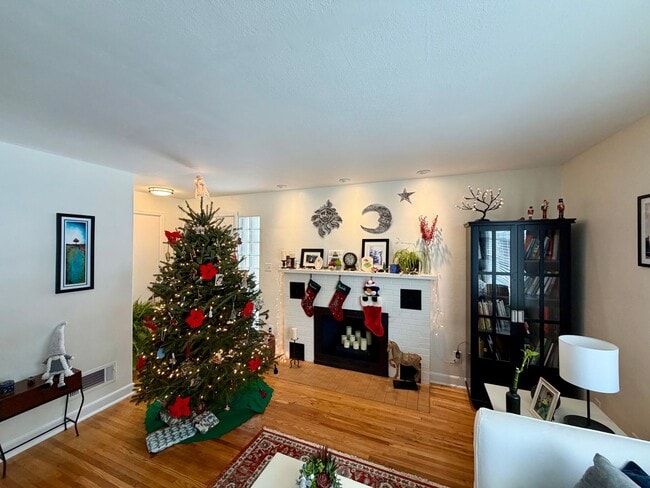 Primary Photo - 3 Bed 1.5 Bath Single Family Home in Scholfield