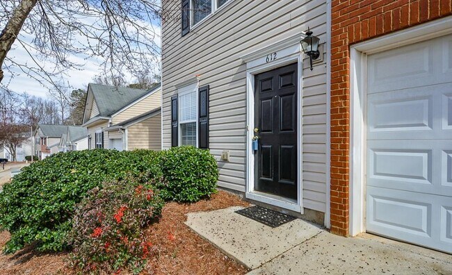 Building Photo - 612 Spanish Oak Dr