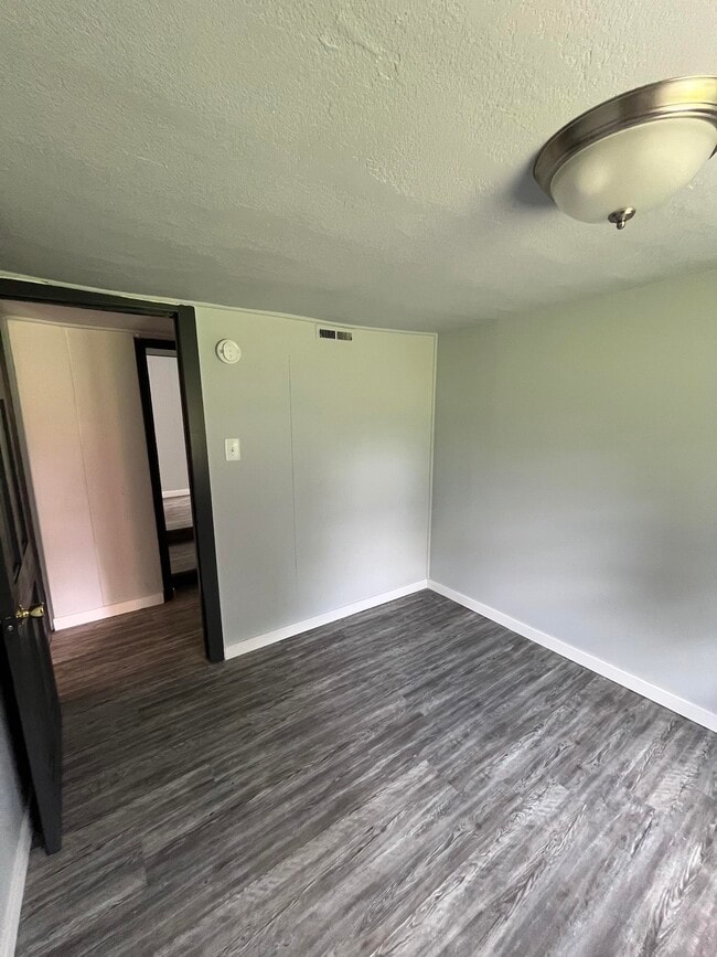 Building Photo - 410 Lakeview-