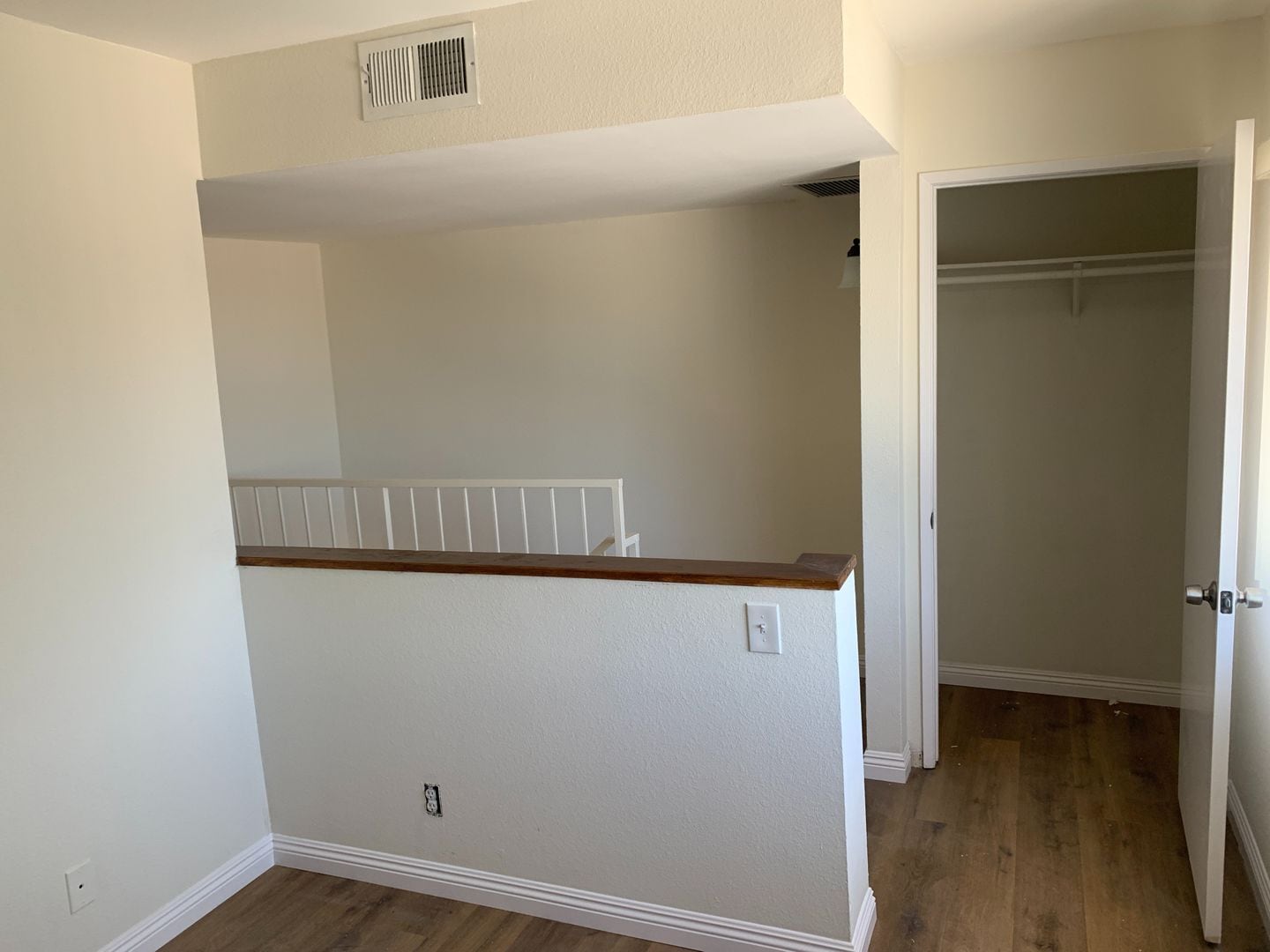 Building Photo - 1116 Elm Ave