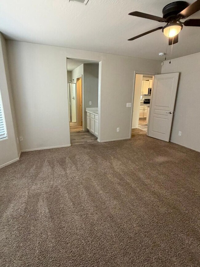 Building Photo - 11284 W Magnolia St