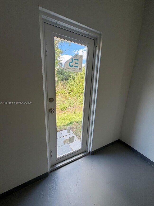 Building Photo - 721 Ivan Ave S