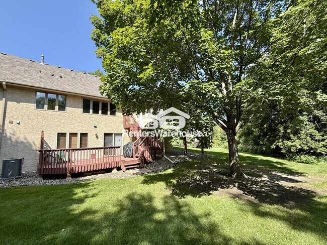 Building Photo - 10445 Fawns Way