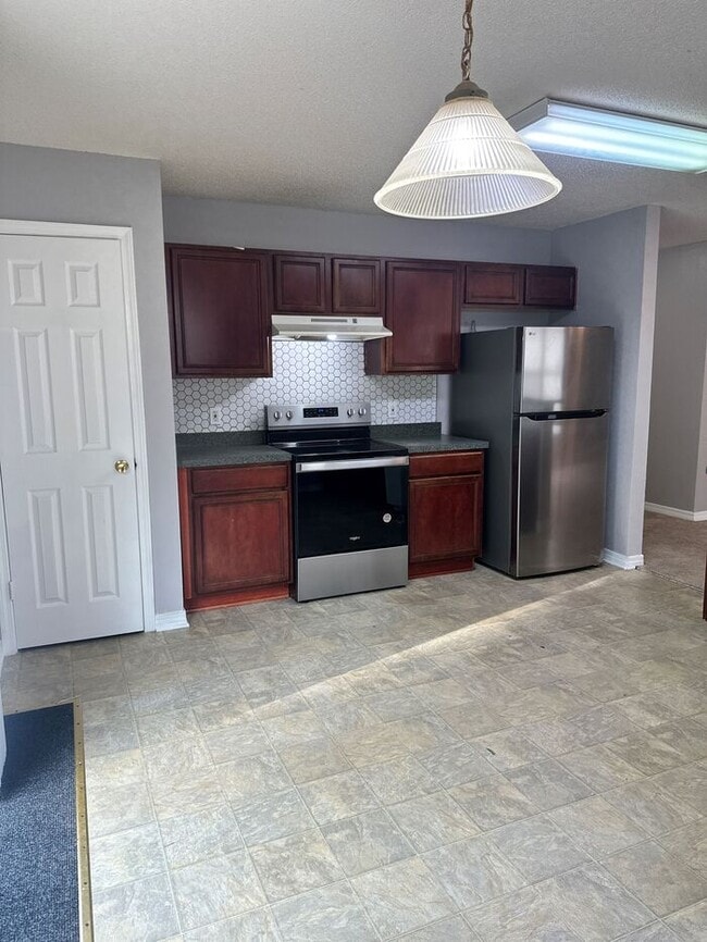 Building Photo - 3/2 Cottage in Maple Oaks Subdivision with garage