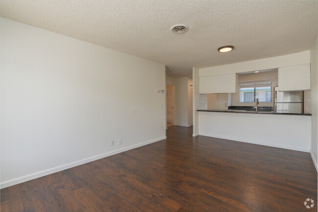 1BR, 1BA - 536SF - Living Room - The Coho