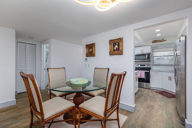 Building Photo - 18081 SE Country Club Dr