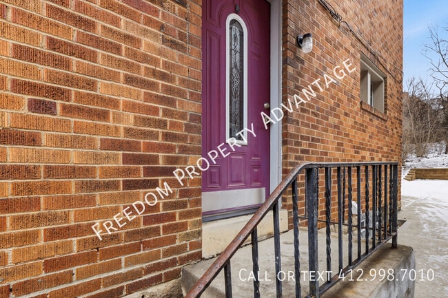 Building Photo - 755 Shady Dr E