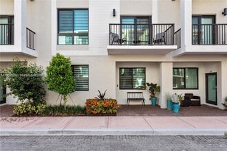 Building Photo - 4745 NW 84th Ct