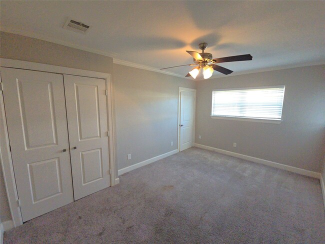 Building Photo - 210 Olive Ave