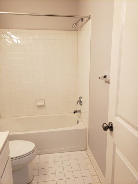 1st Floor Full Bath - 13101 Saint James Sanctuary Dr