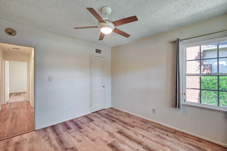 Building Photo - 2511 Castle Heights Ave