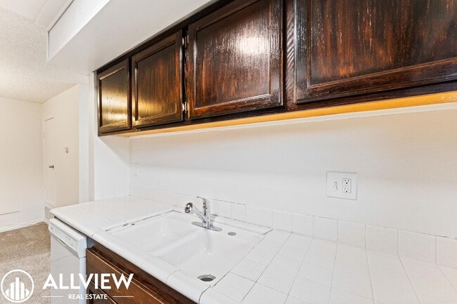 Building Photo - Charming 2-Bedroom Home Steps from Los Rios District