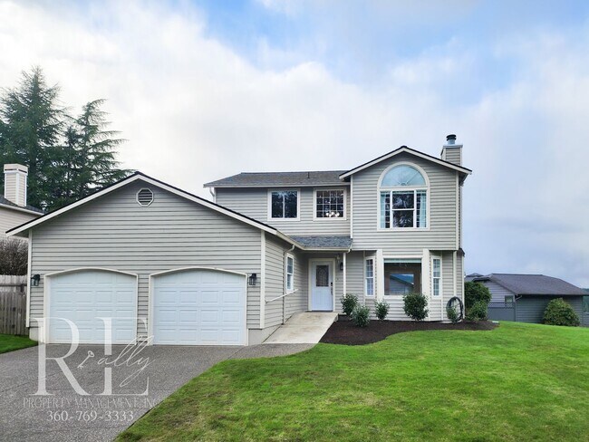 Building Photo - Modern Elegance Meets Tranquil Lakeside Living On Osprey Circle