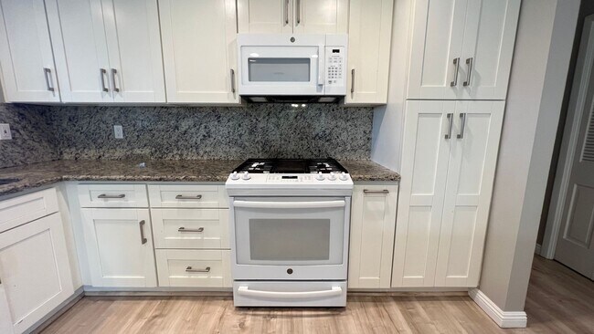 Building Photo - Turnkey 3 Bed 2 Bath Single Story View Home in Orange