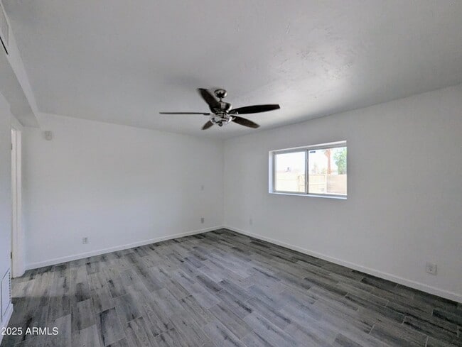 Building Photo - 2443 E Earll Dr