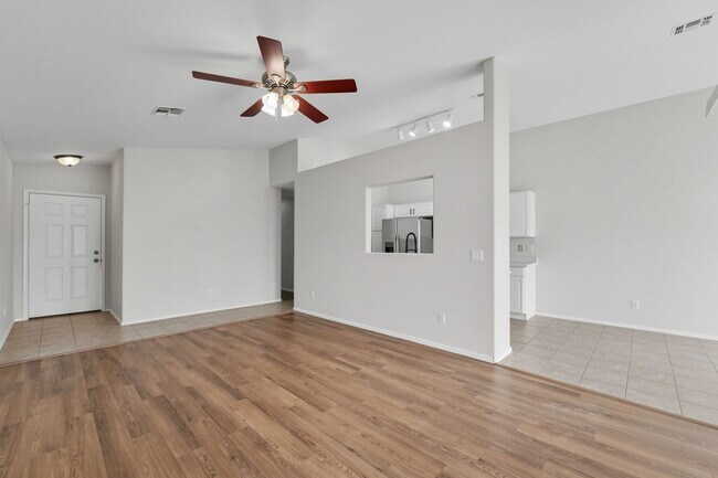 Building Photo - 15526 W Lisbon Ln
